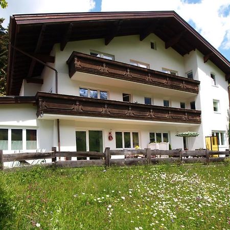 Ferienwohnung Mondial ノイシュティフト・イム・シュトゥーバイタール エクステリア 写真