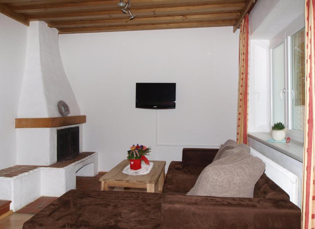 Ferienwohnung Mondial ノイシュティフト・イム・シュトゥーバイタール エクステリア 写真