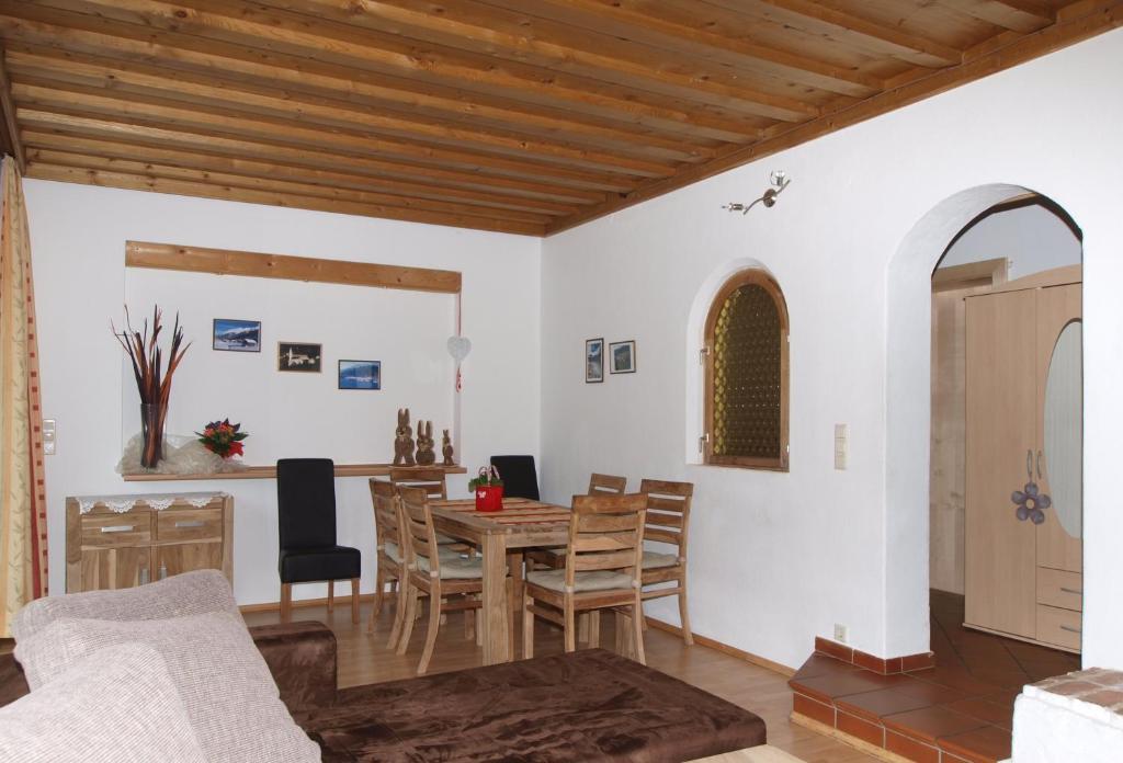 Ferienwohnung Mondial ノイシュティフト・イム・シュトゥーバイタール エクステリア 写真